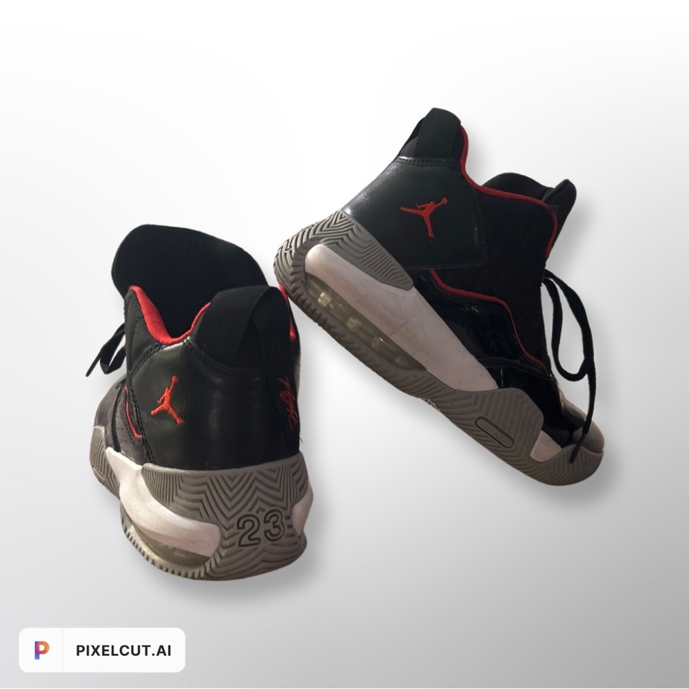 JORDAN STAY LOYAL 
GRADE SCHOOL BASKETBALL SHOES
